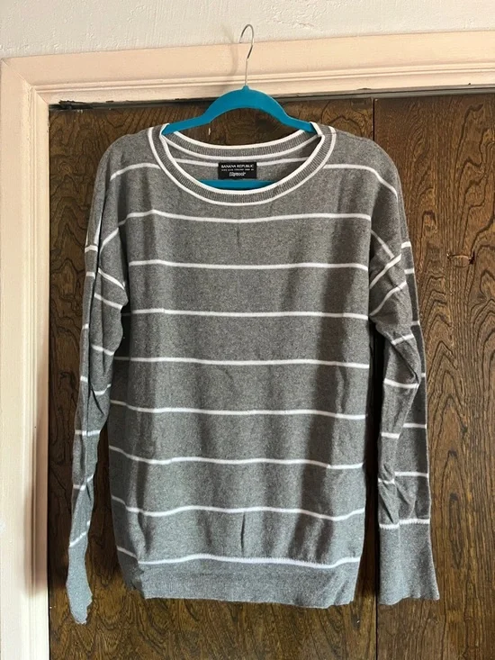 Banana Republic women’s Gray and White Striped Crewneck Sweater wool & cashmere - Picture 2 of 7
